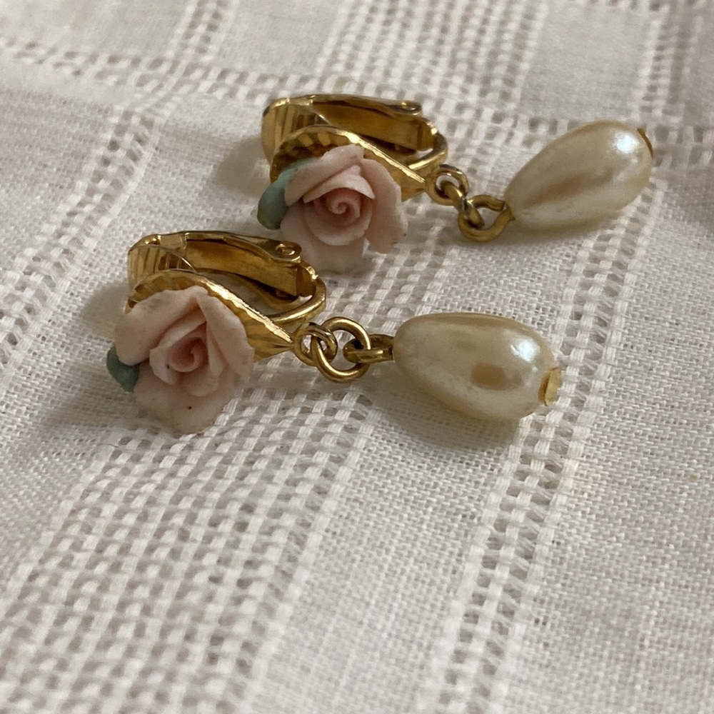 Ceramic pink rose simulated Pearl dangle. Clip earrings